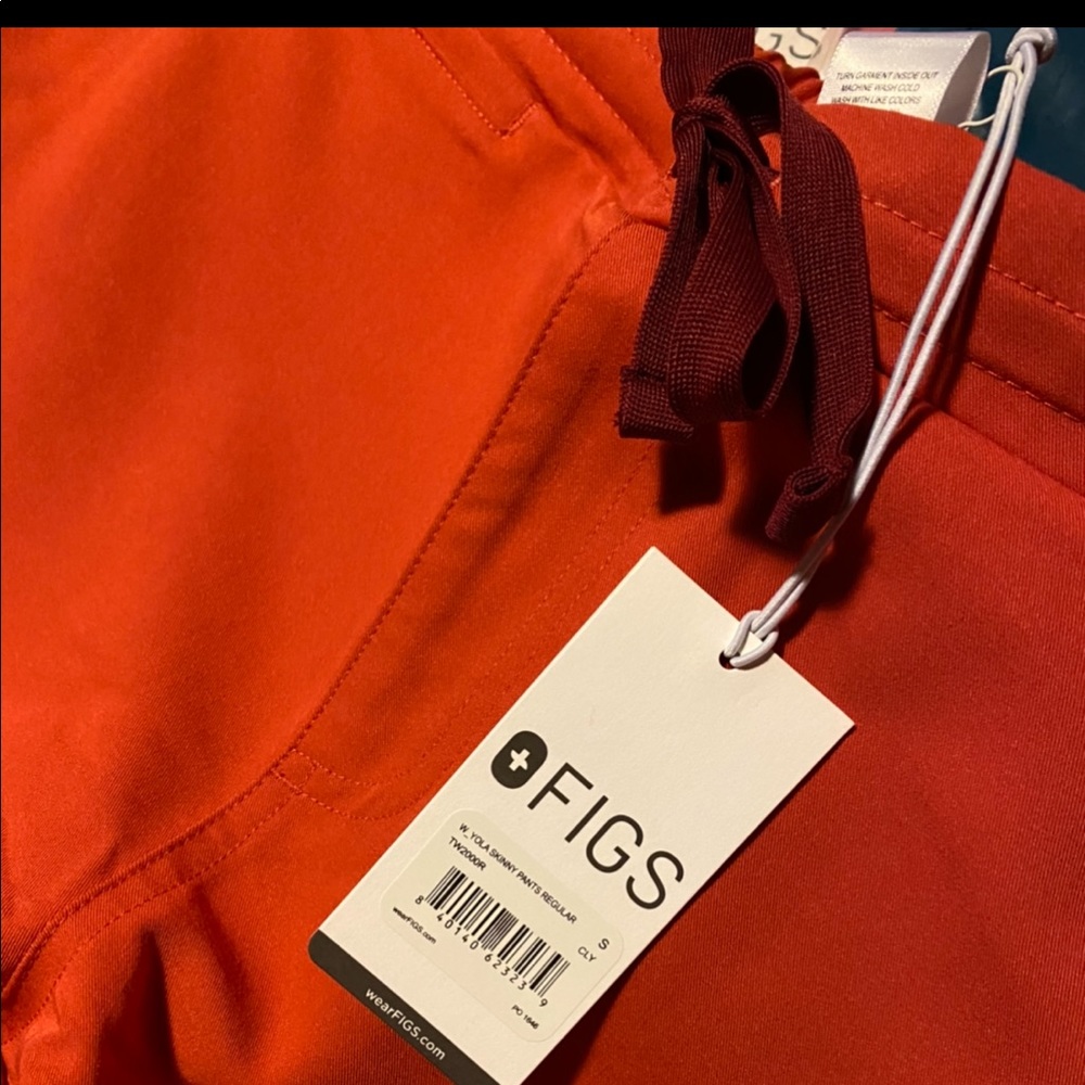FIGS Yola Skinny Scrub Pant in Clay